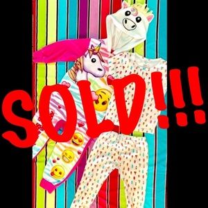 Girls fun Pajamas set! Size 4T